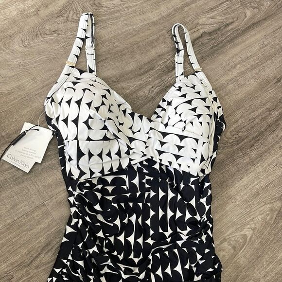 Calvin Klein Print Blocked Twist Swimsuit-black White-6 - Picture 3 of 6